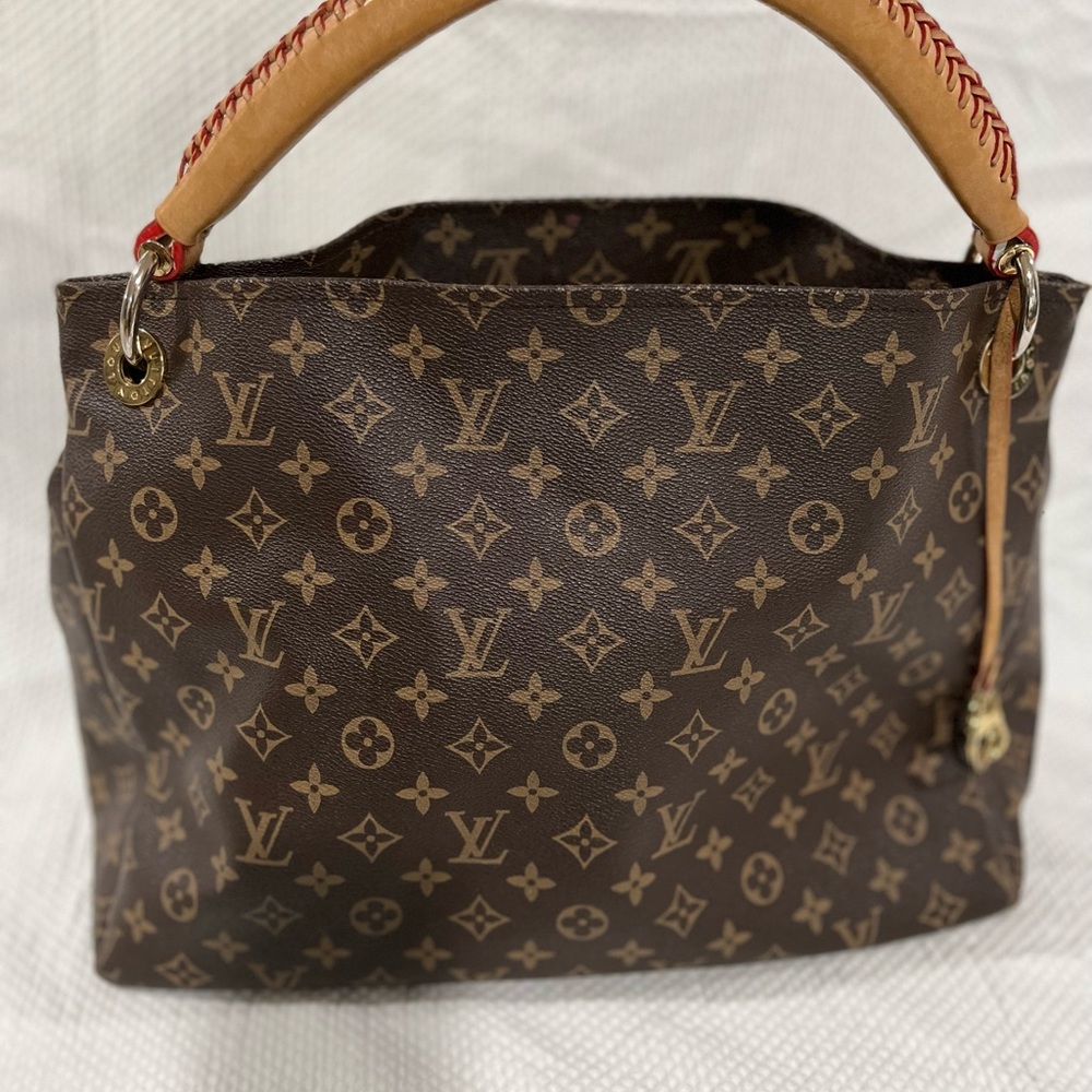 Louis Vuitton artsy bag